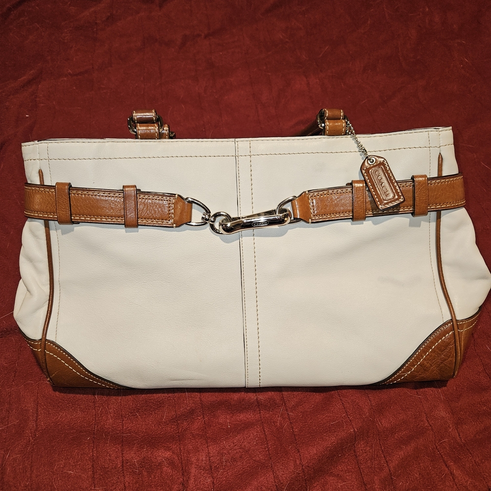 COACH Vintage Leather Shoulder Bag